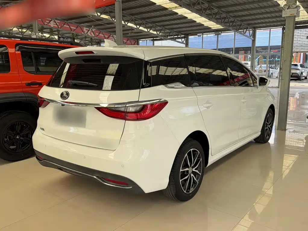 BYD MAX — миниатюра 6