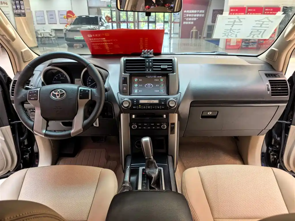 Toyota Land Cruiser Prado 2010 2.7L AT Standard