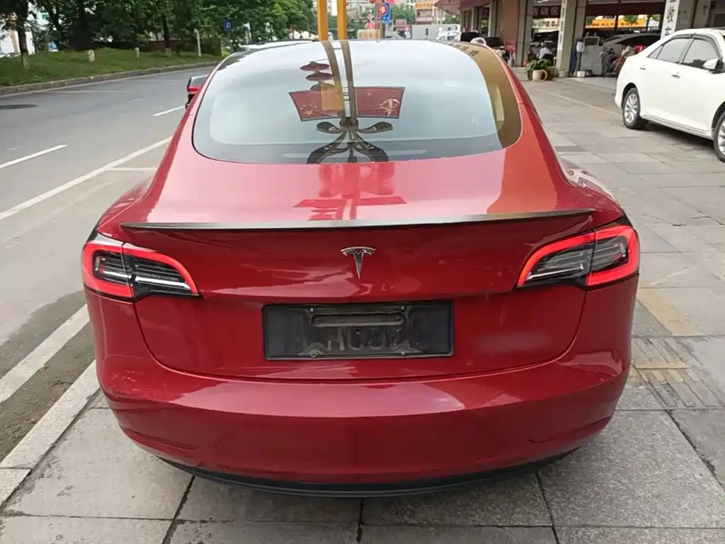 Tesla Model 3 — миниатюра 6