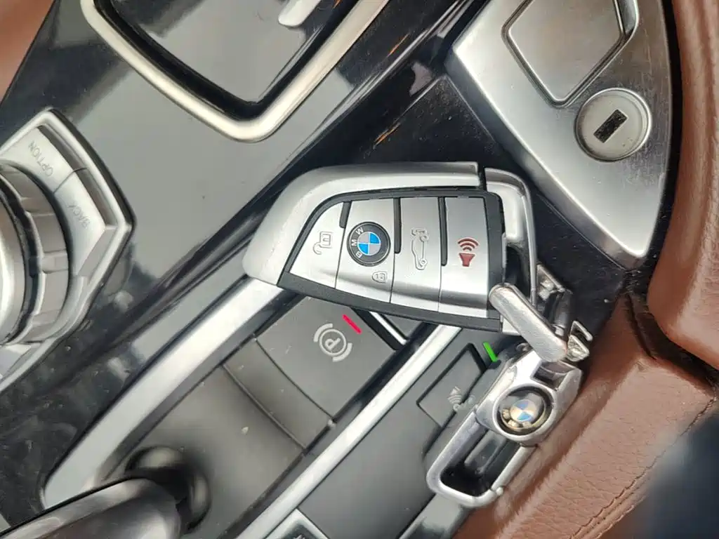 BMW 5 Series — миниатюра 9