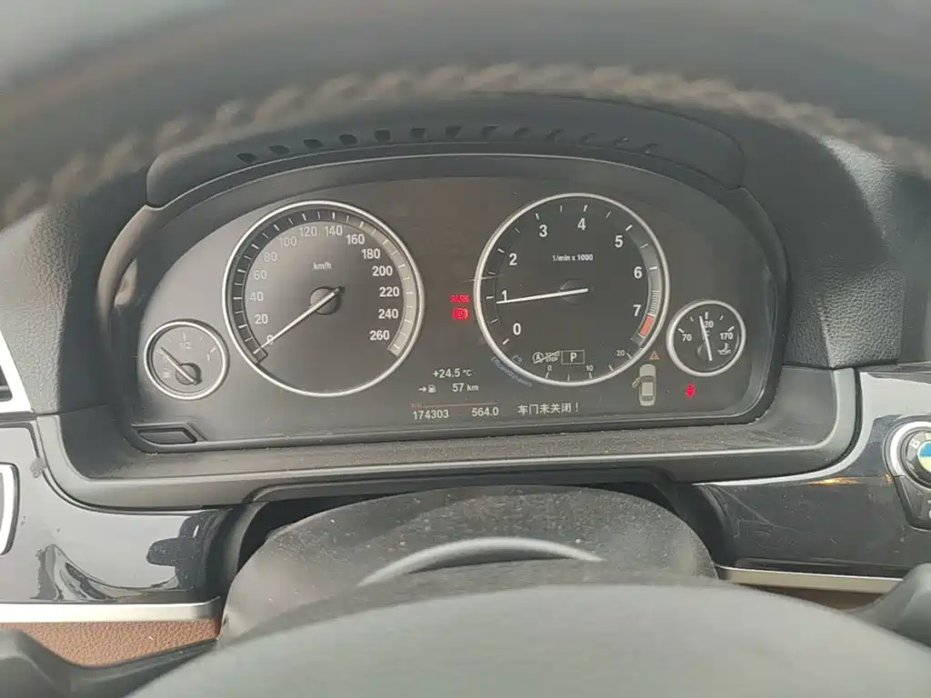 BMW 5 Series — миниатюра 12