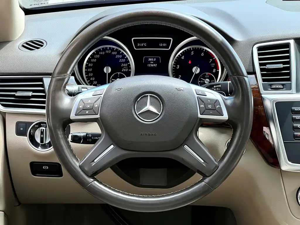 Mercedes-Benz M-Class — миниатюра 20