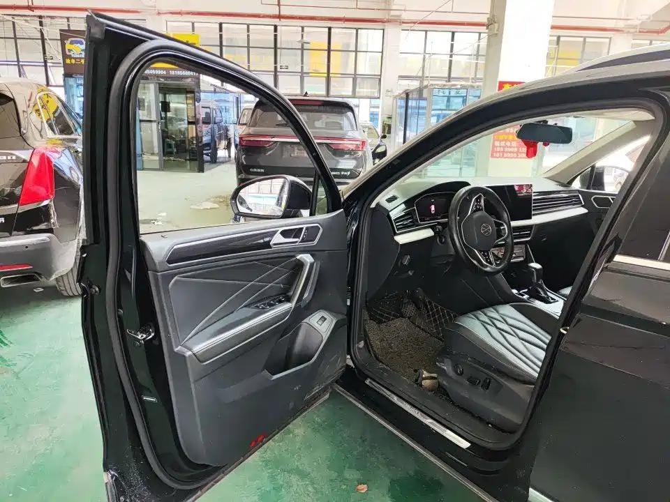 Volkswagen Tiguan L — миниатюра 8