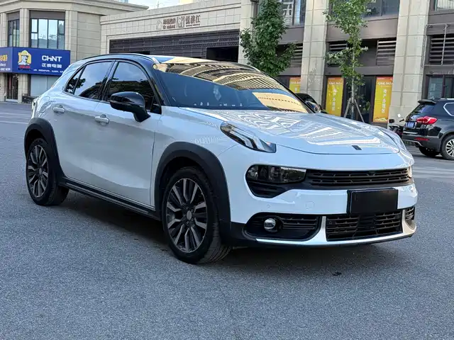 2018 Lynk & Co 02