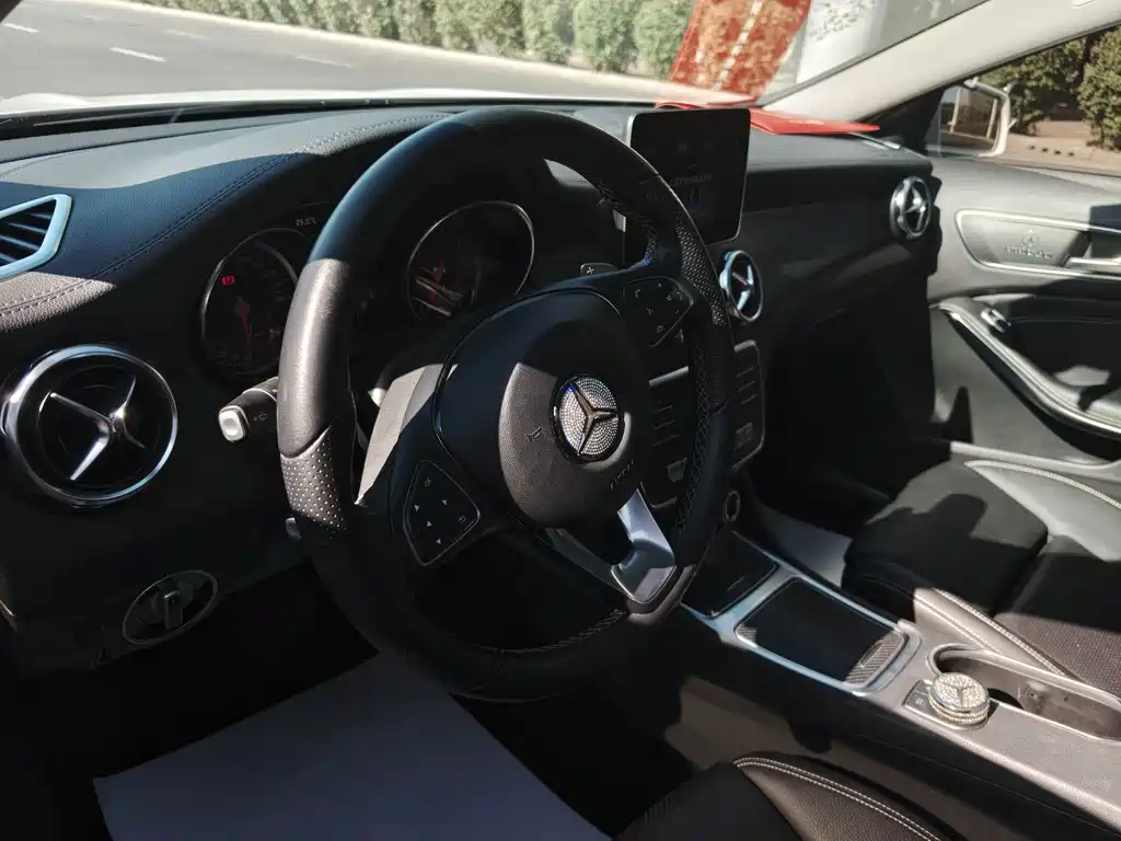 Mercedes-Benz GLA — миниатюра 9