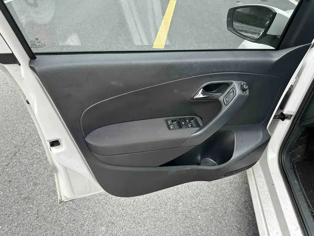 Volkswagen Polo — миниатюра 3