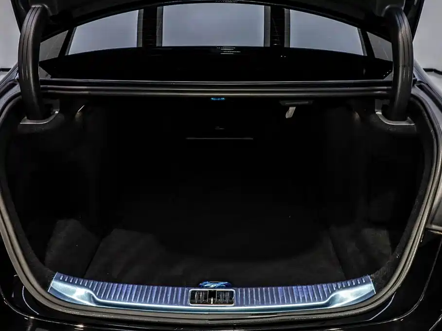 Mercedes-Benz S-Class — миниатюра 6