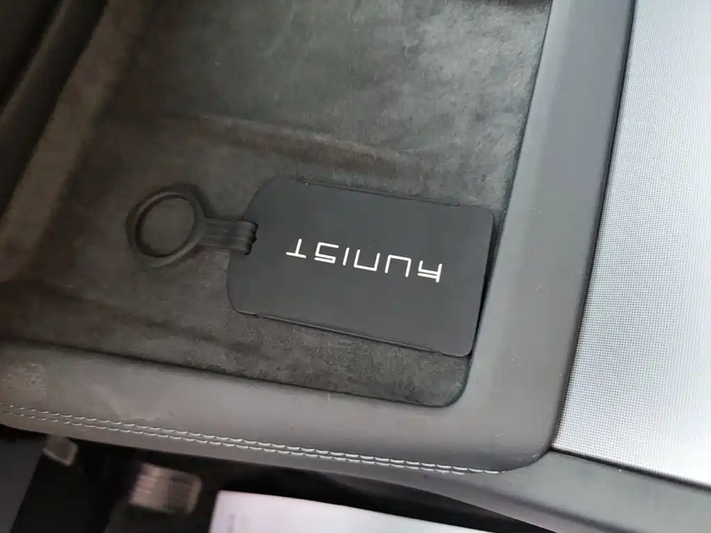 Tesla Model 3 — миниатюра 9