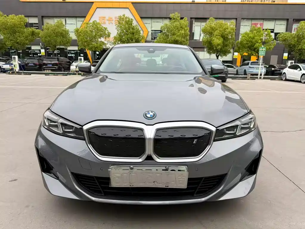 BMW i3 2022 eDrive 35 L