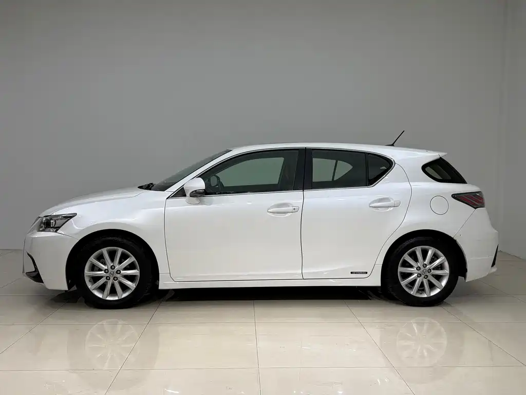 Lexus CT — миниатюра 2