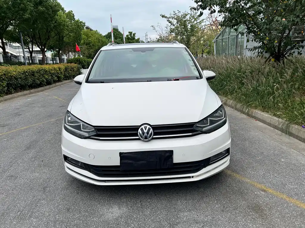 Volkswagen Touran — миниатюра 2