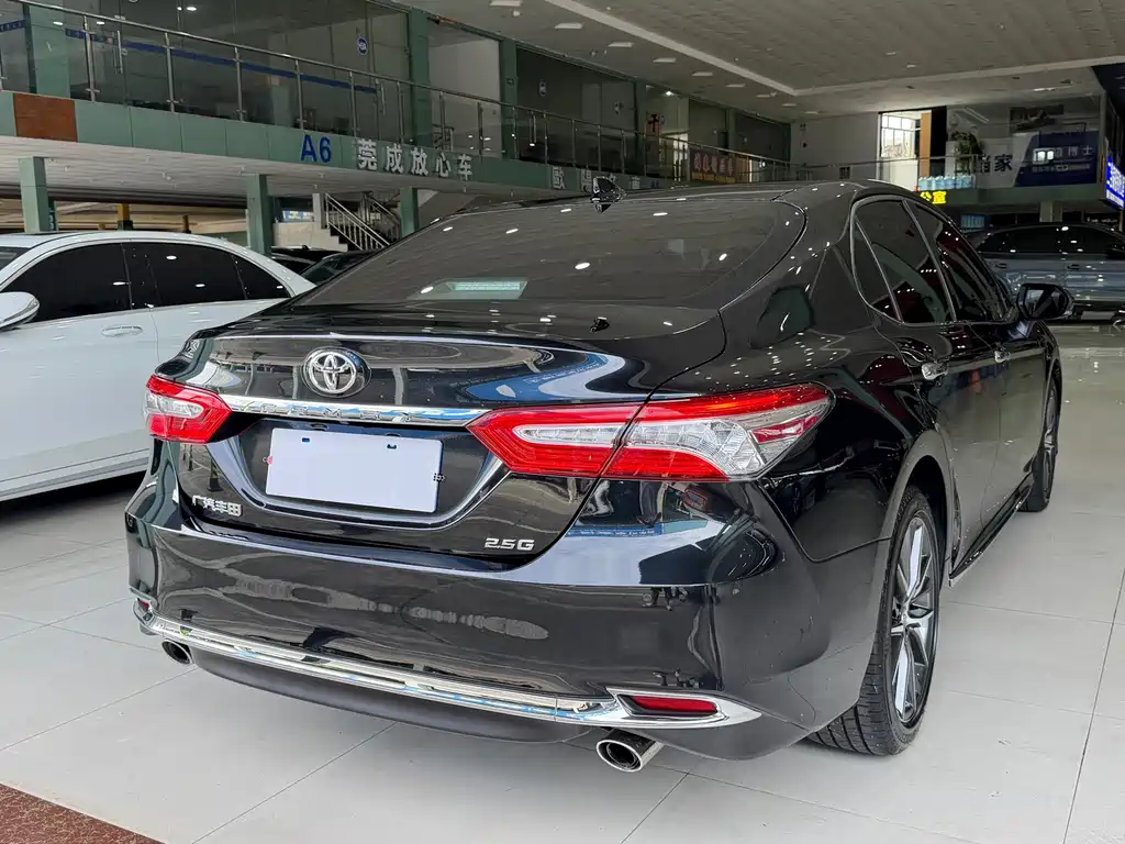 Toyota Camry — миниатюра 11