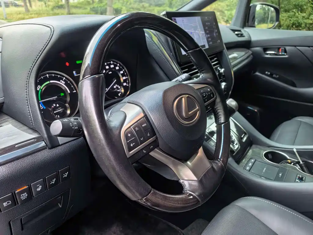 Lexus LM — миниатюра 5