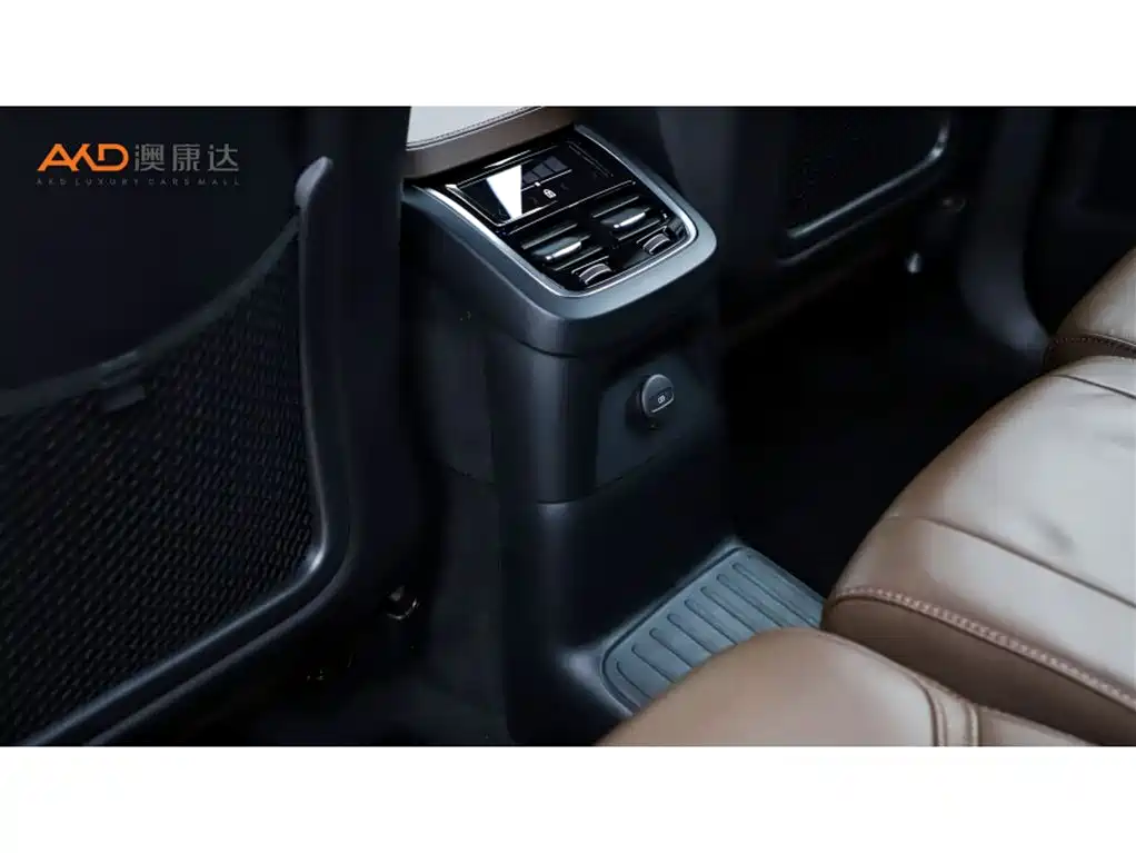Volvo XC90 PHEV — миниатюра 10