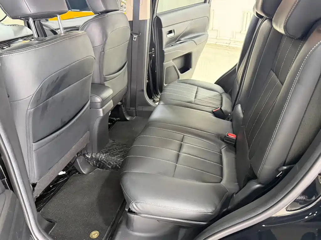Mitsubishi Outlander — миниатюра 15