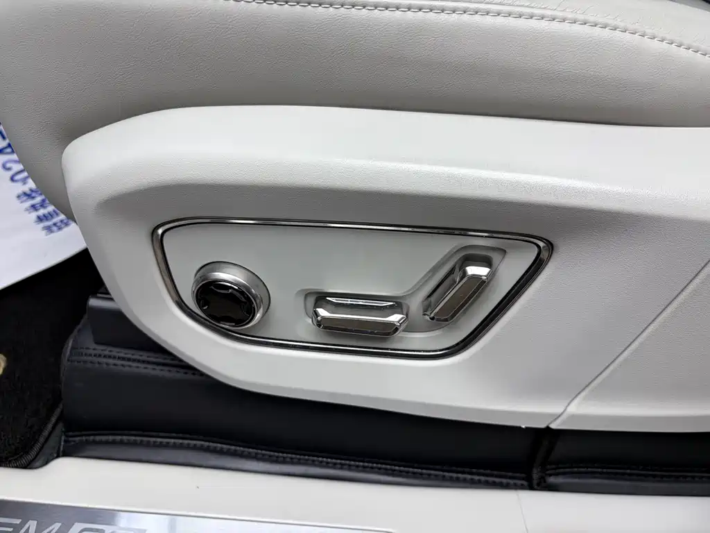 Volvo EM90 — миниатюра 15