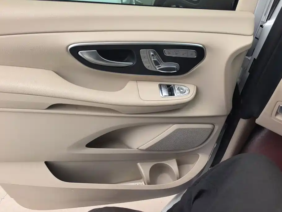 Mercedes-Benz V-Class — миниатюра 7