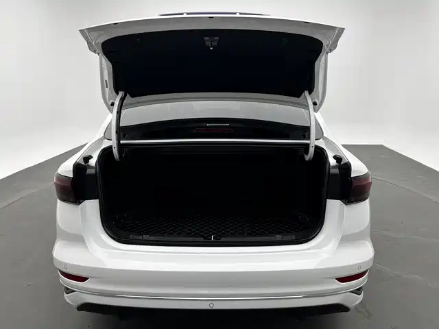 Geely Emgrand 2023 4 Champion 1.5L CVT Luxury