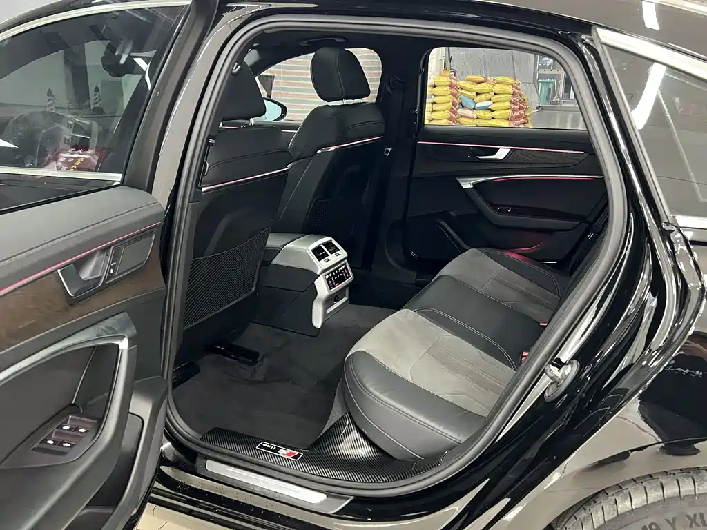 Audi A6L New Energy — миниатюра 11