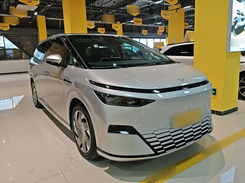 XPeng X9 — миниатюра 4