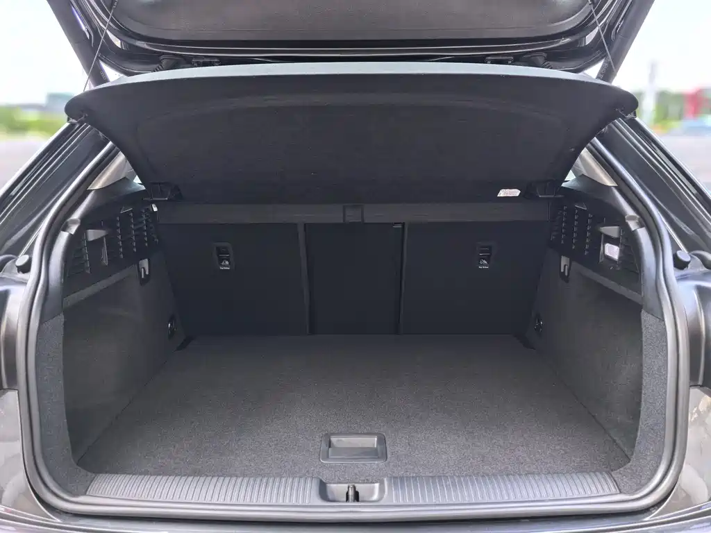 Audi Q2L 2022 35 TFSI Luxury