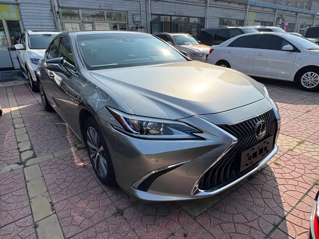 Lexus ES — миниатюра 3