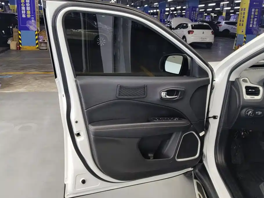 Jeep Compass — миниатюра 7