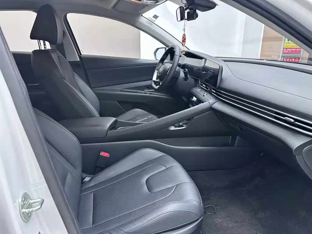 Hyundai Elantra — миниатюра 12