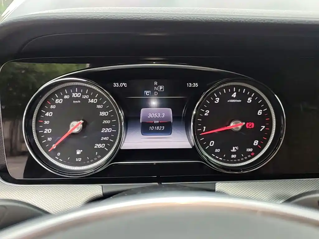 Mercedes-Benz E-Class — миниатюра 12
