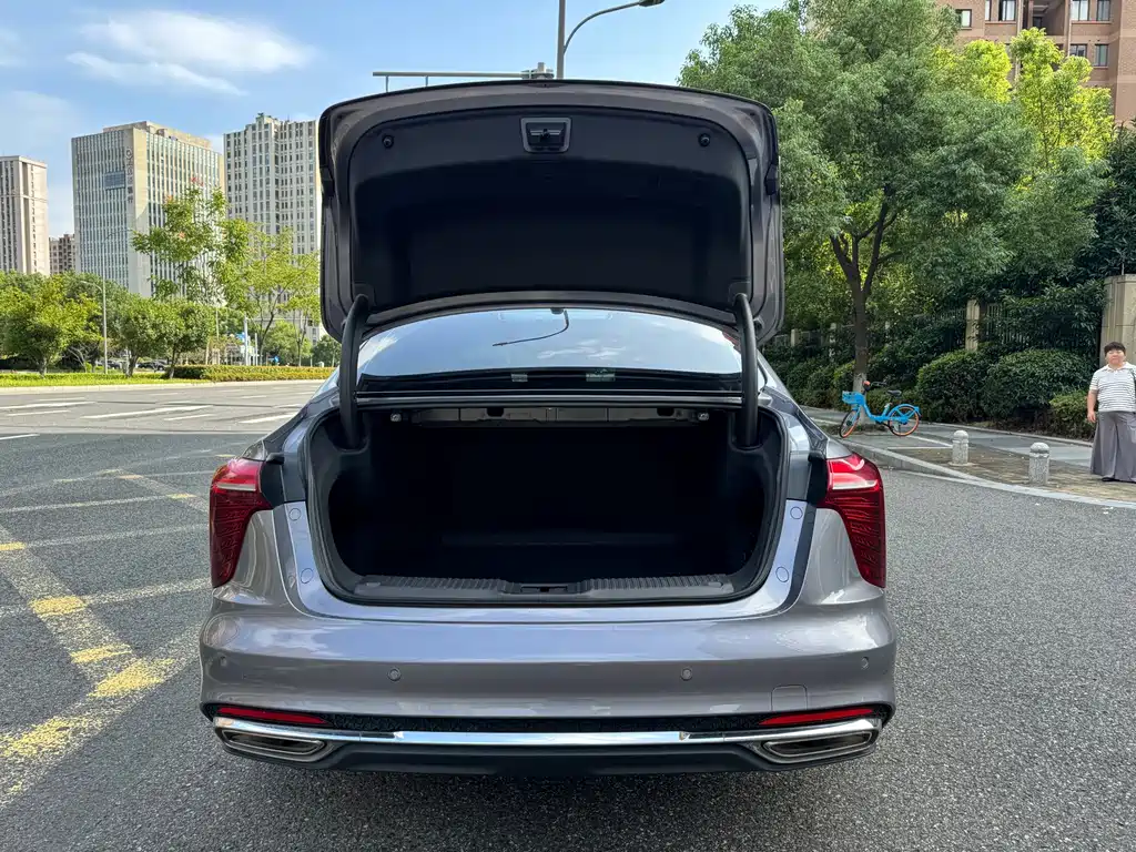 Hongqi Hongqi H5 — миниатюра 10