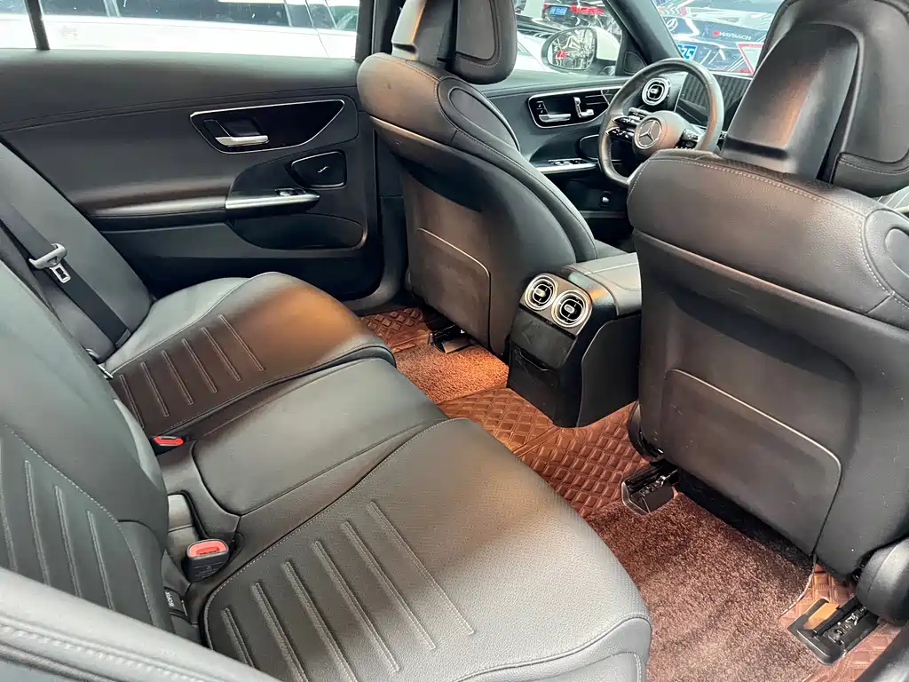 Mercedes-Benz C-Class — миниатюра 10