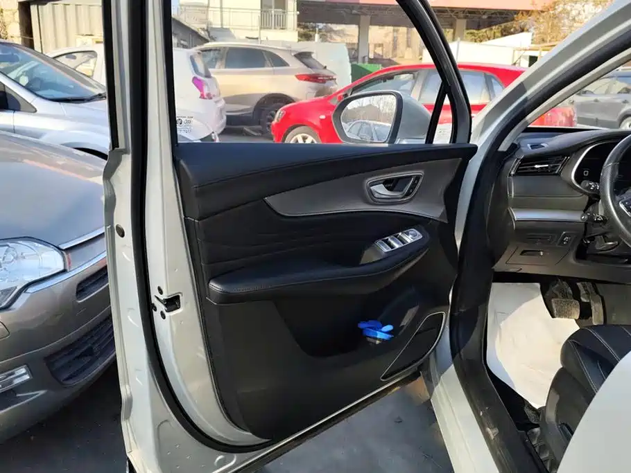 Roewe RX5 eMAX — миниатюра 7