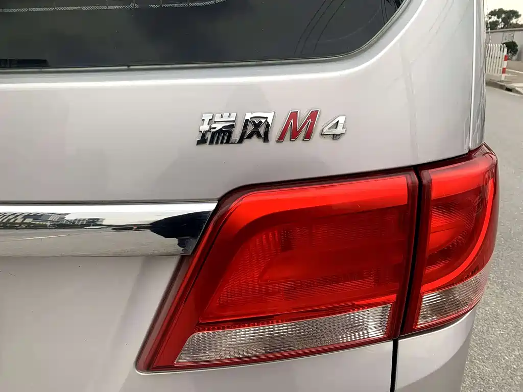 JAC M4 2016 2.0L MT Luxury