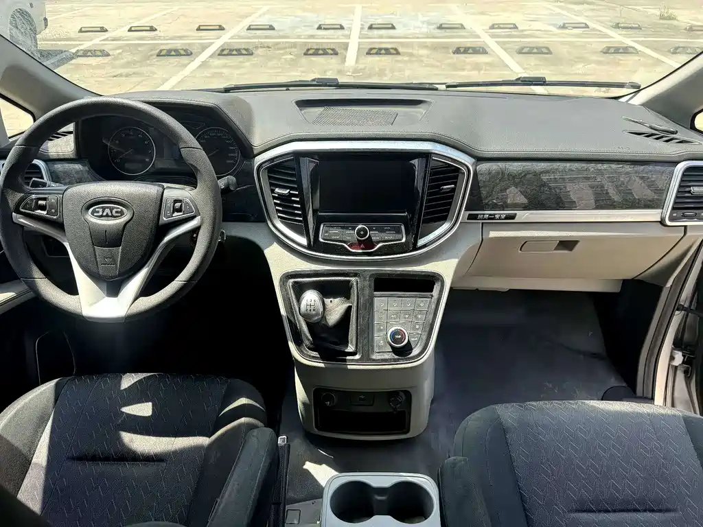 JAC M4 2016 2.0L MT Luxury