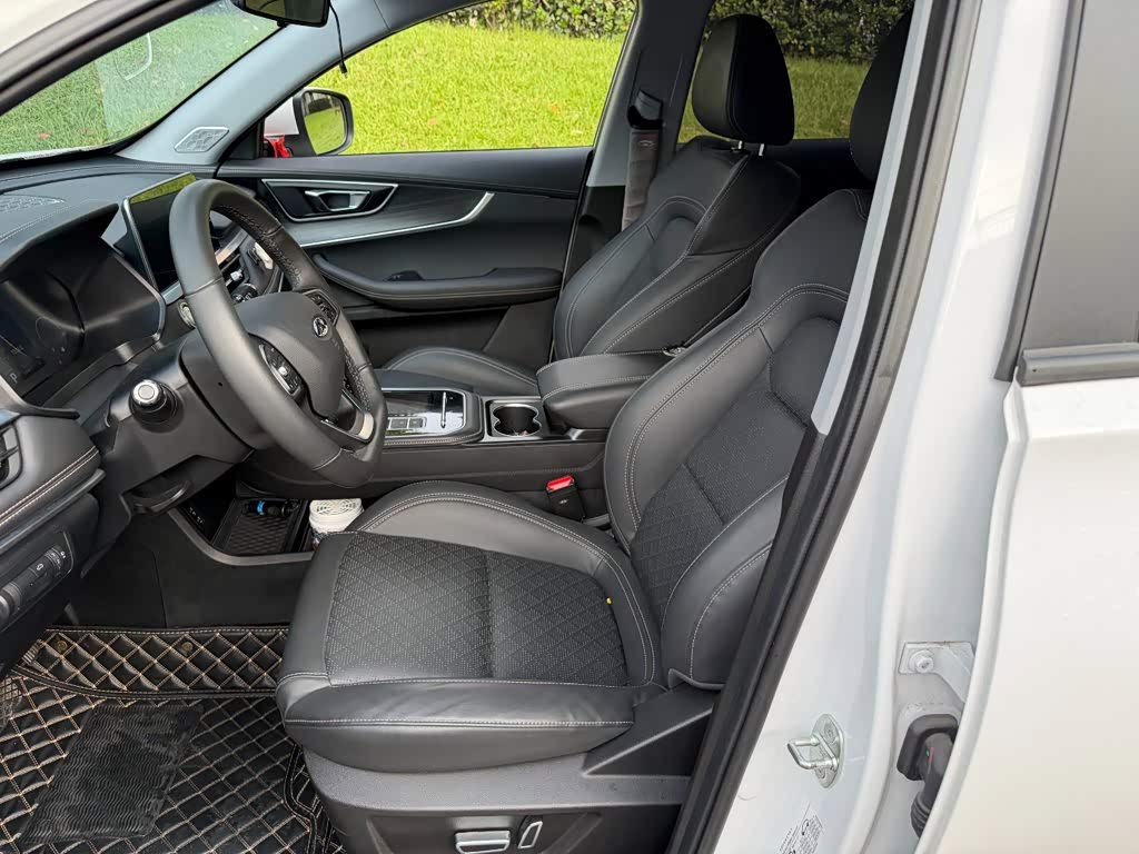 CHERY Tiggo 8 1.5 л 2023 г. Белый, пробег 12000 км