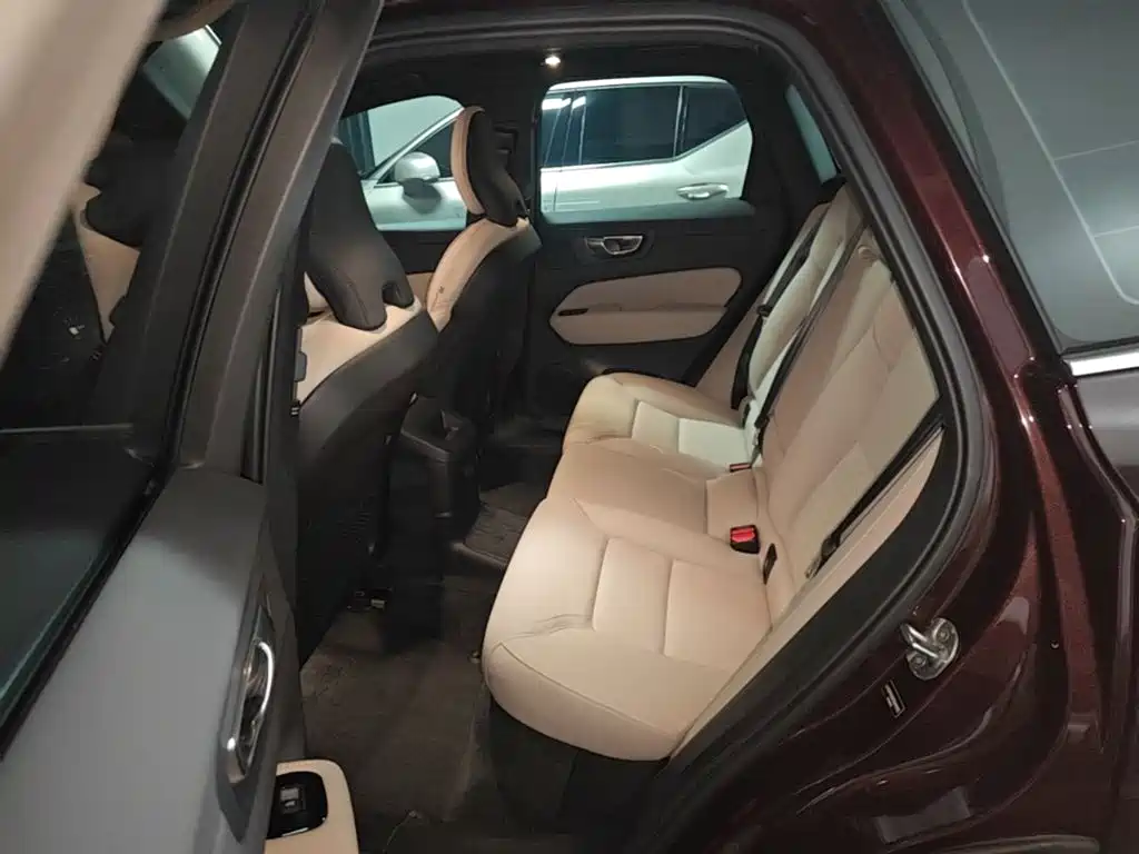 Volvo XC60 PHEV — миниатюра 17