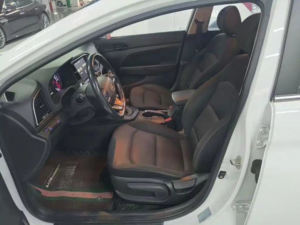 Hyundai Elantra — миниатюра 15