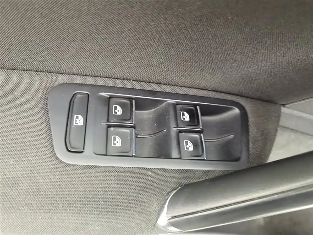Volkswagen Golf 2017 1.6L AT Comfort
