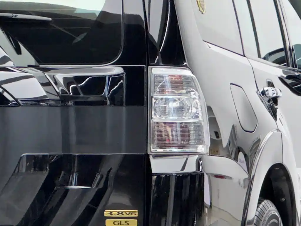 Mitsubishi Pajero (Import) — миниатюра 6