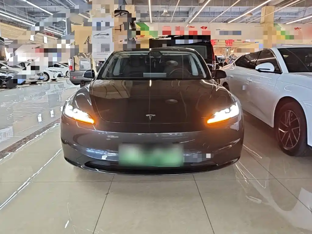 Tesla Model 3 — миниатюра 3