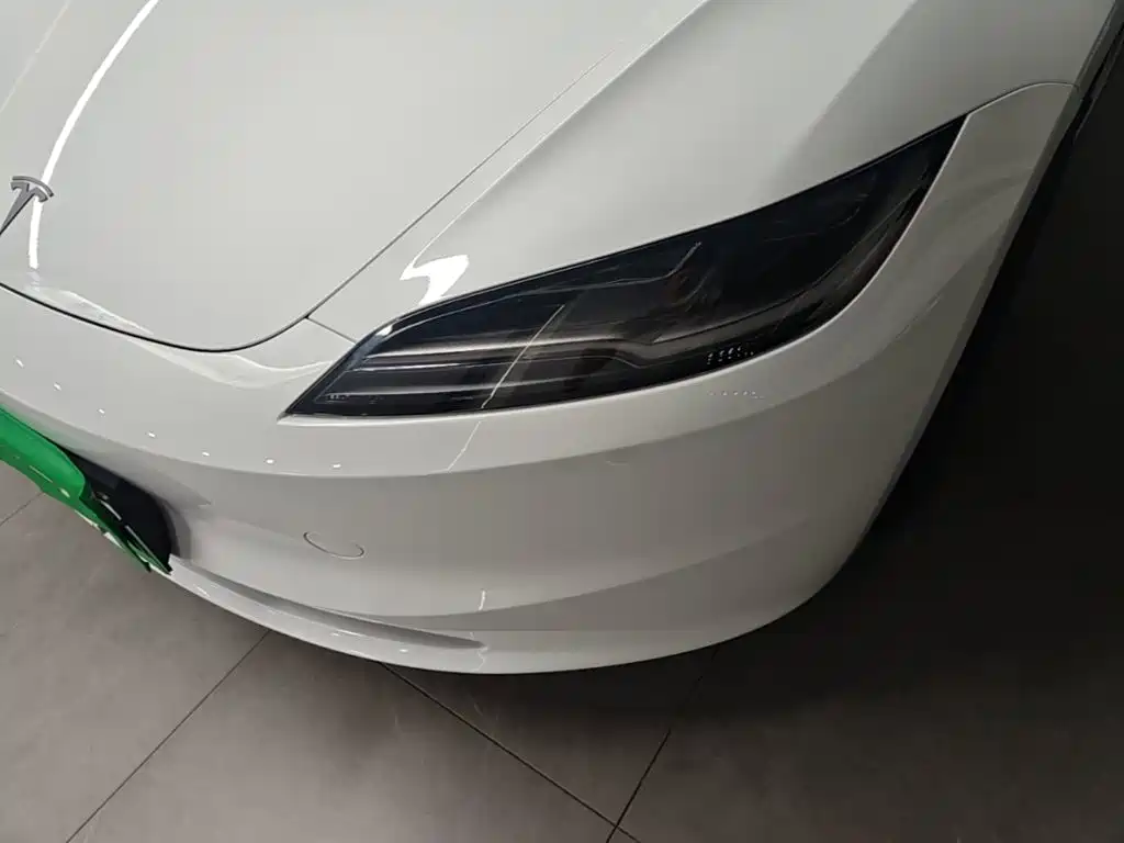 Tesla Model 3 — миниатюра 24