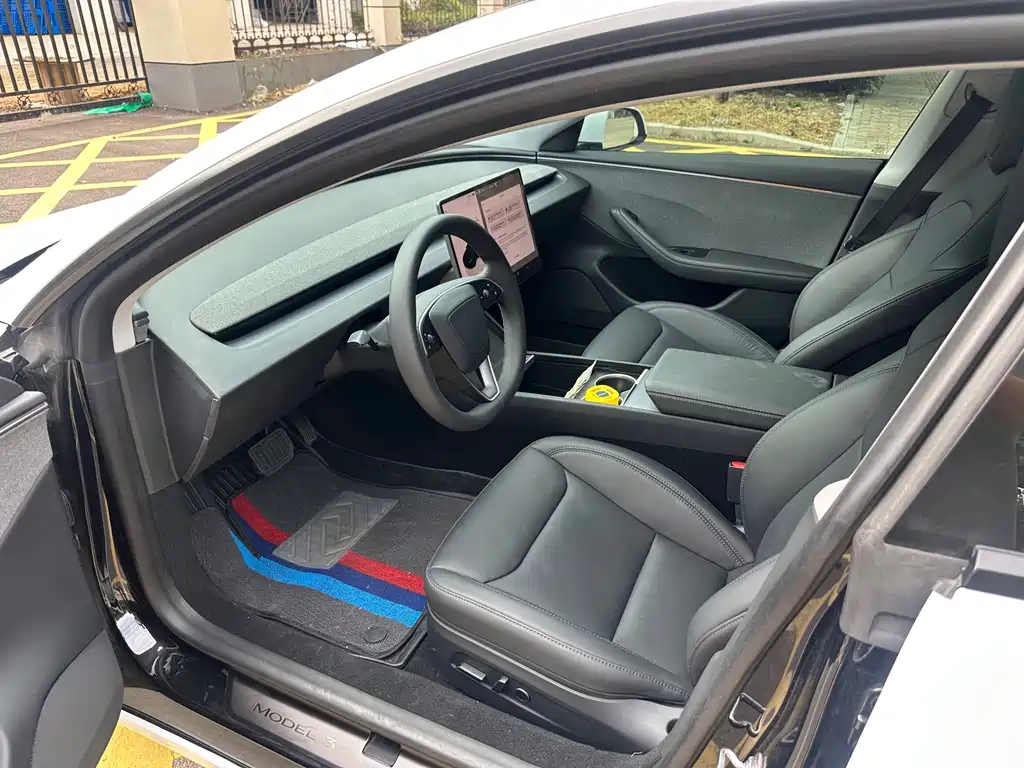 Tesla Model 3 — миниатюра 7