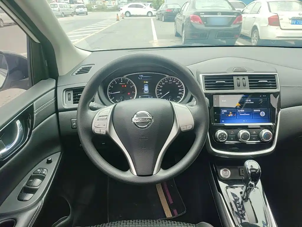 Nissan Tiida — миниатюра 11