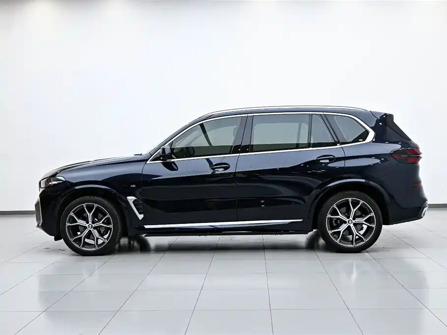 BMW X5 2023 xDrive 30Li Premium M Sport