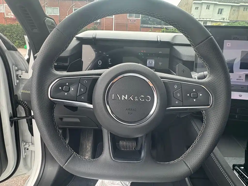 Lynk & Co 03 — миниатюра 5
