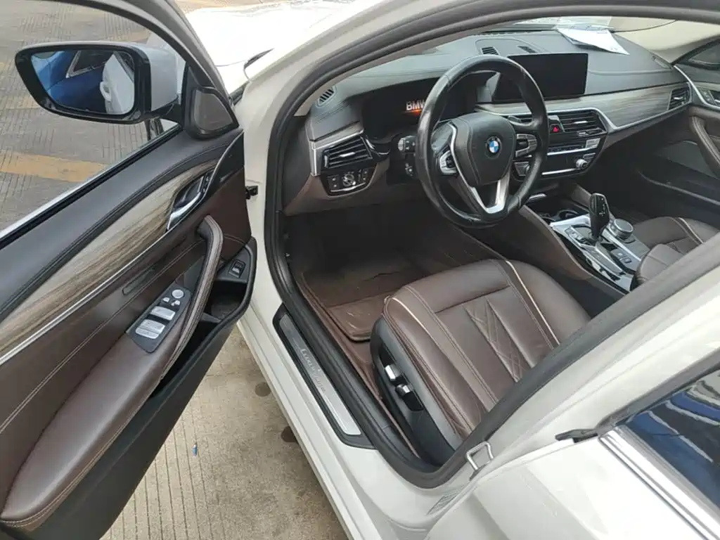 BMW 5 Series — миниатюра 16