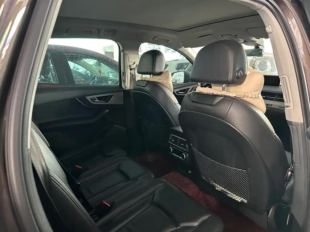 Audi Q7 — миниатюра 5