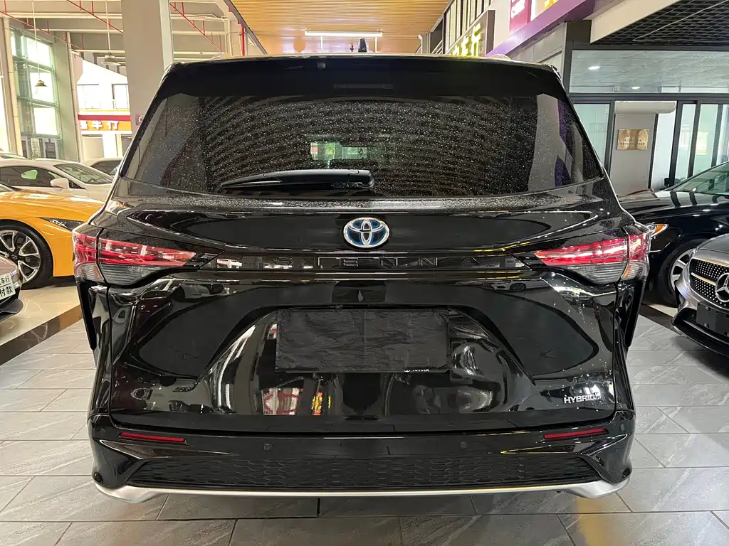 Toyota Granvia — миниатюра 3