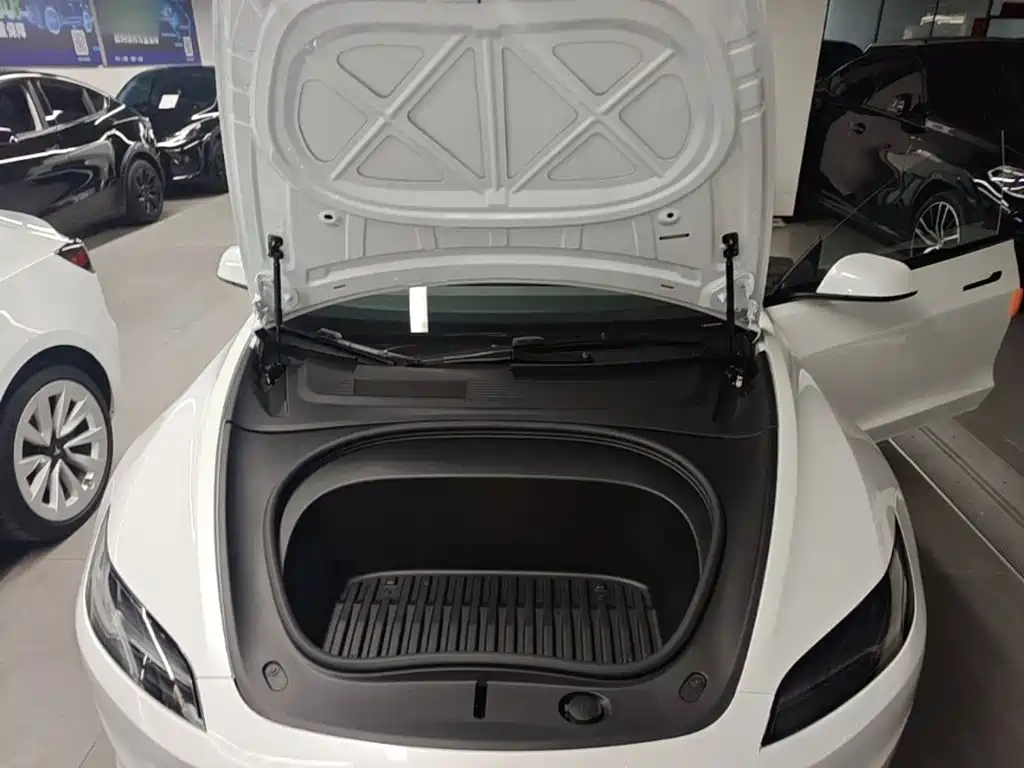 Tesla Model 3 — миниатюра 20