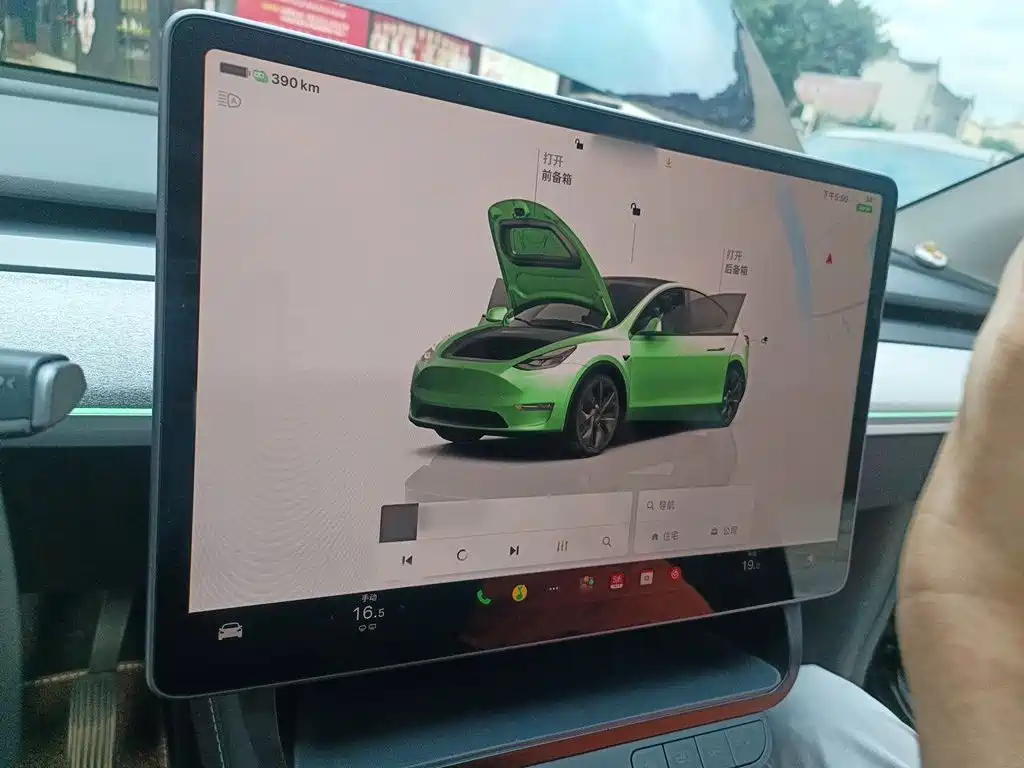 Tesla Model Y — миниатюра 19